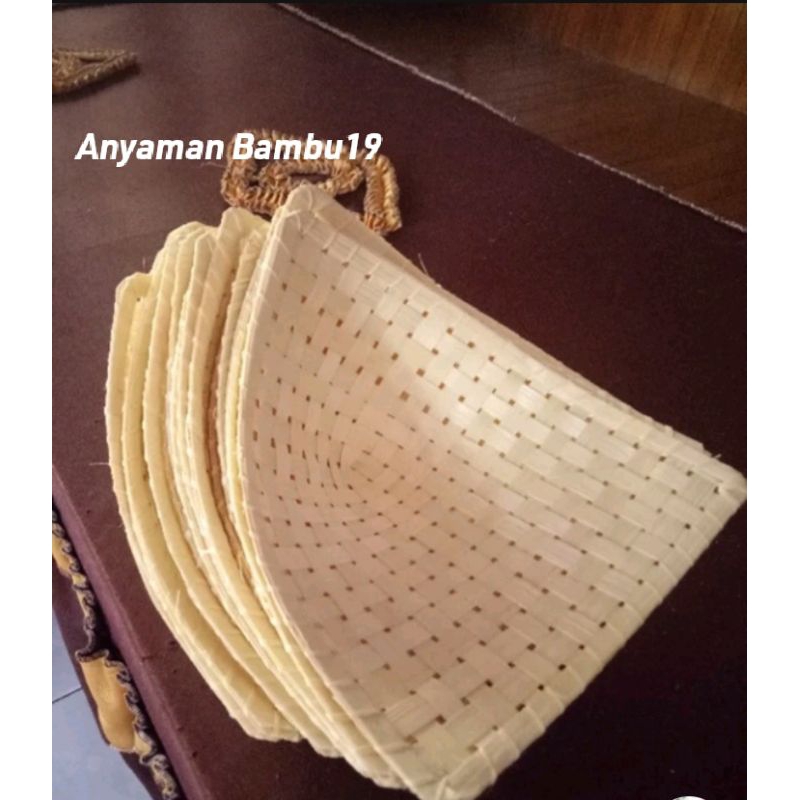 piring pincuk pecel pincuk anyaman bambu