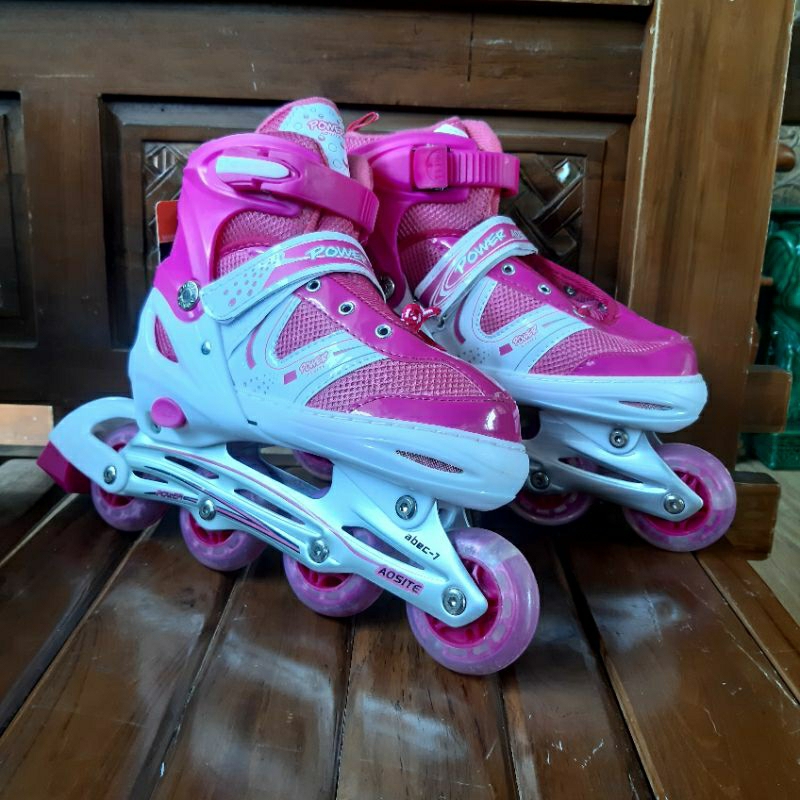 Sepatu Roda warna pink Power Aosite