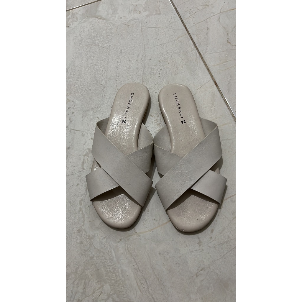 Sandal wanita warna krem shoebali size 36