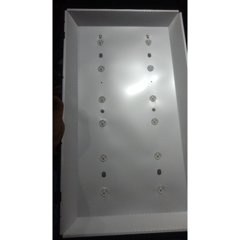 SATU SET BACKLIT TV LED POLYTRON 24IN BACKLIGH TV POLYTRON 24IN BL POLYTRON 24 INCHI