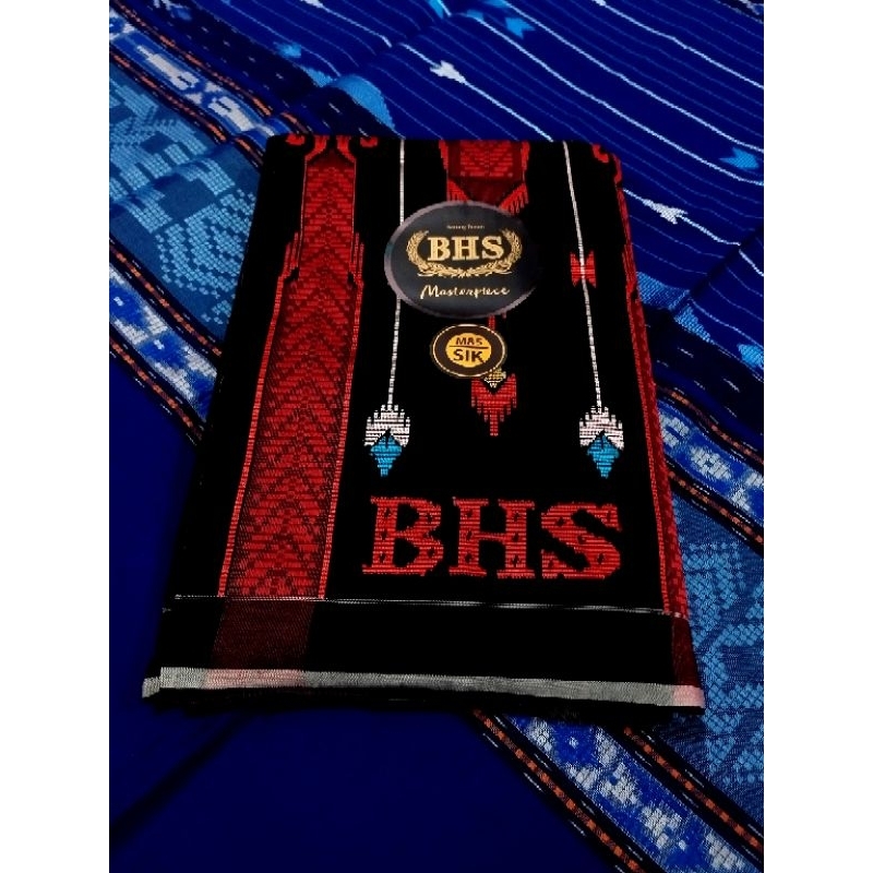 BHS MASTERPIECE GOLD M85 MOTIF SIK JAHITAN TENGAH TTD ARSABA WARNA HITAM KOMBINASI MERAH MENYALA ABA