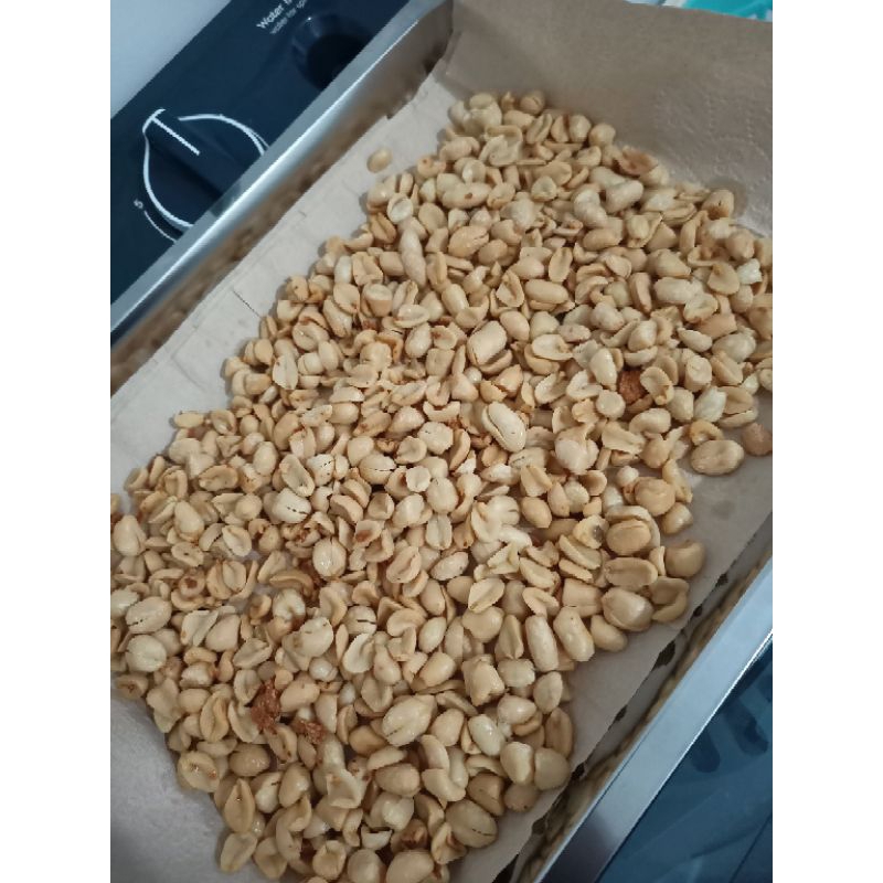 

Kacang Bawang gurih, asin, renyah, no MSG, kemasan 250 gram 500 gram