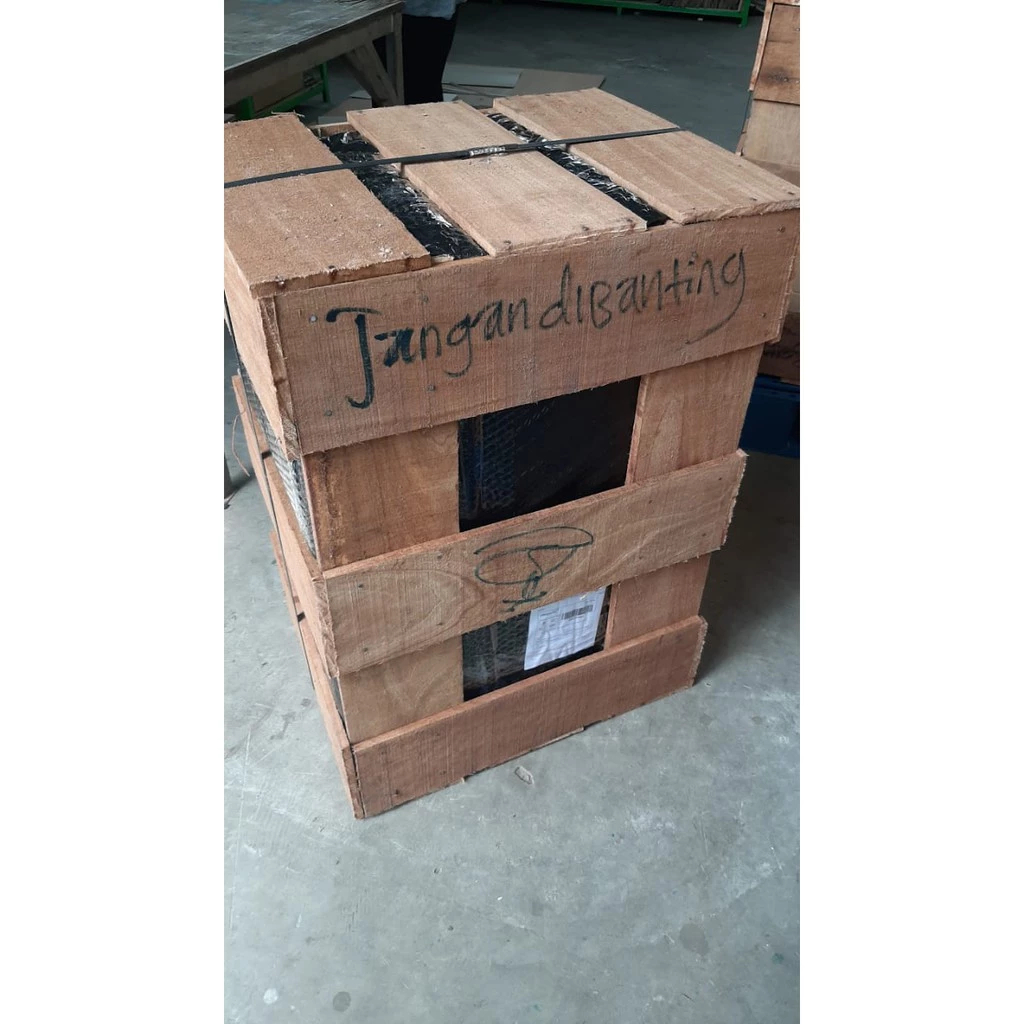 

paking kayu tambahan untuk barang yang mudah pecah