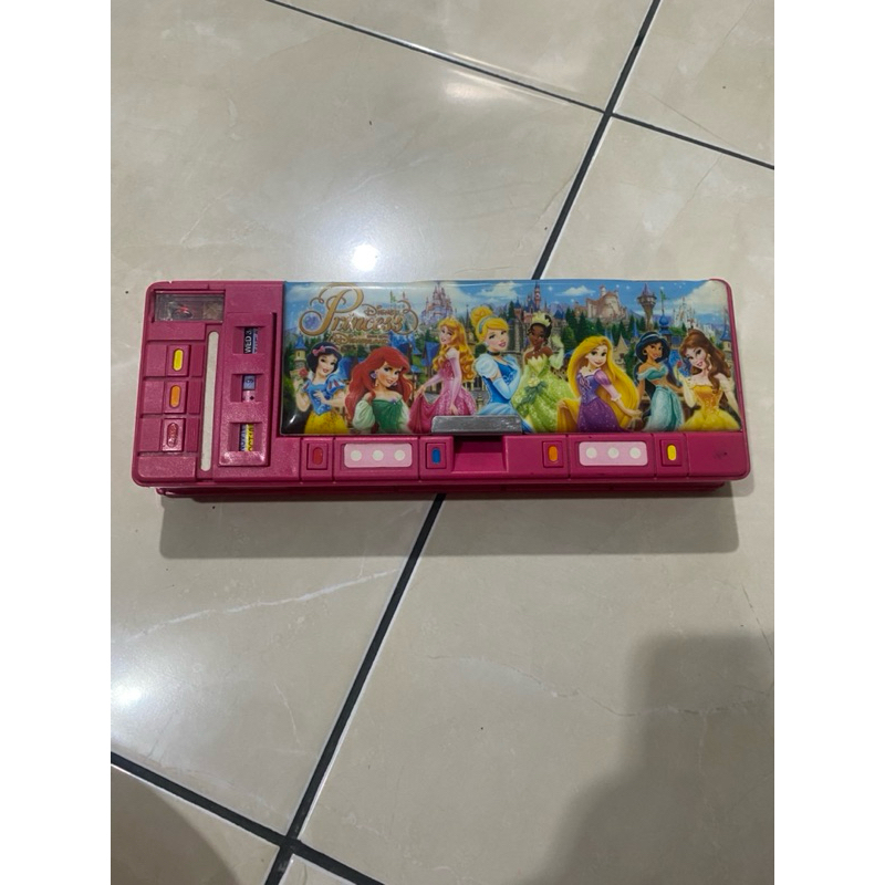 

preloved tempat pensil magnet
