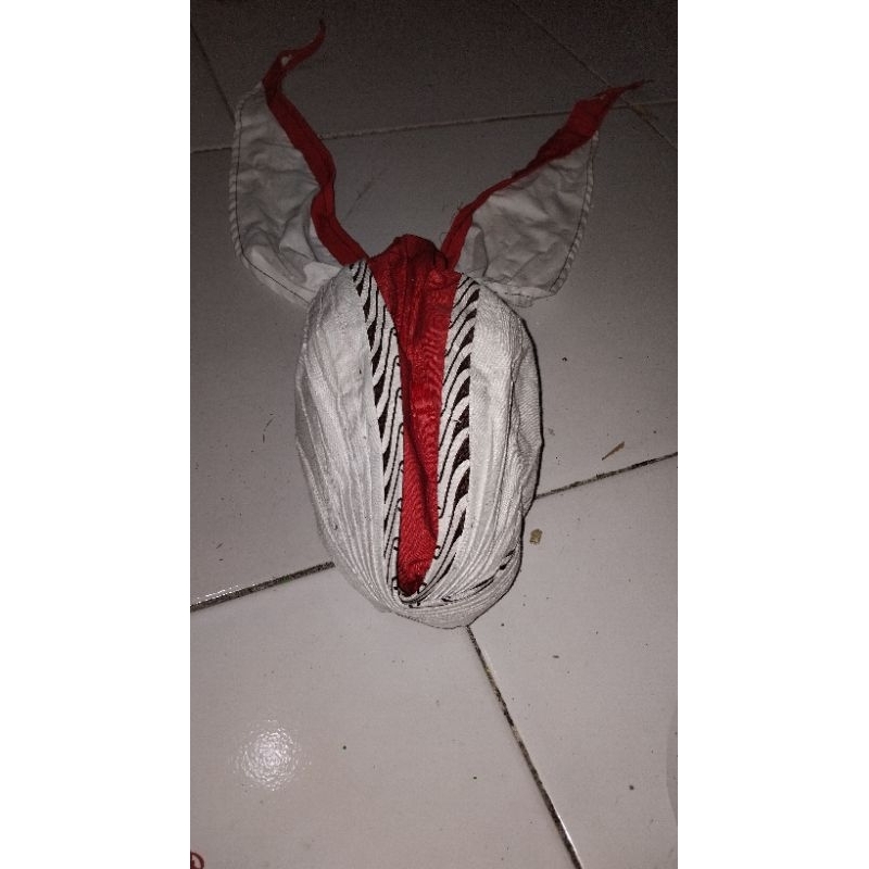 Blangkon merah putih (lipat)