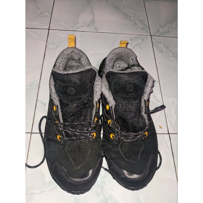 Sepatu Marmot Ukuran 40 Vibram budayakan membaca