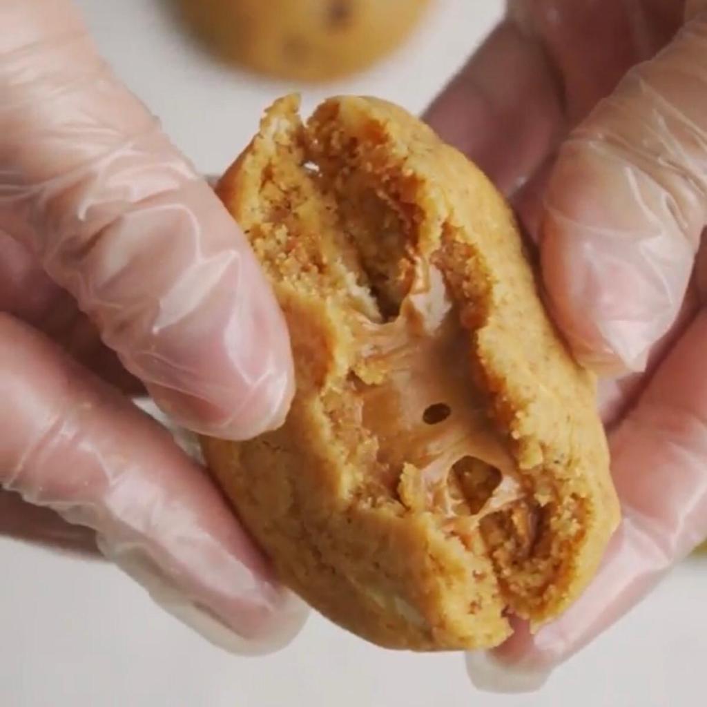 

Lotus Biscoff Molten Cookies