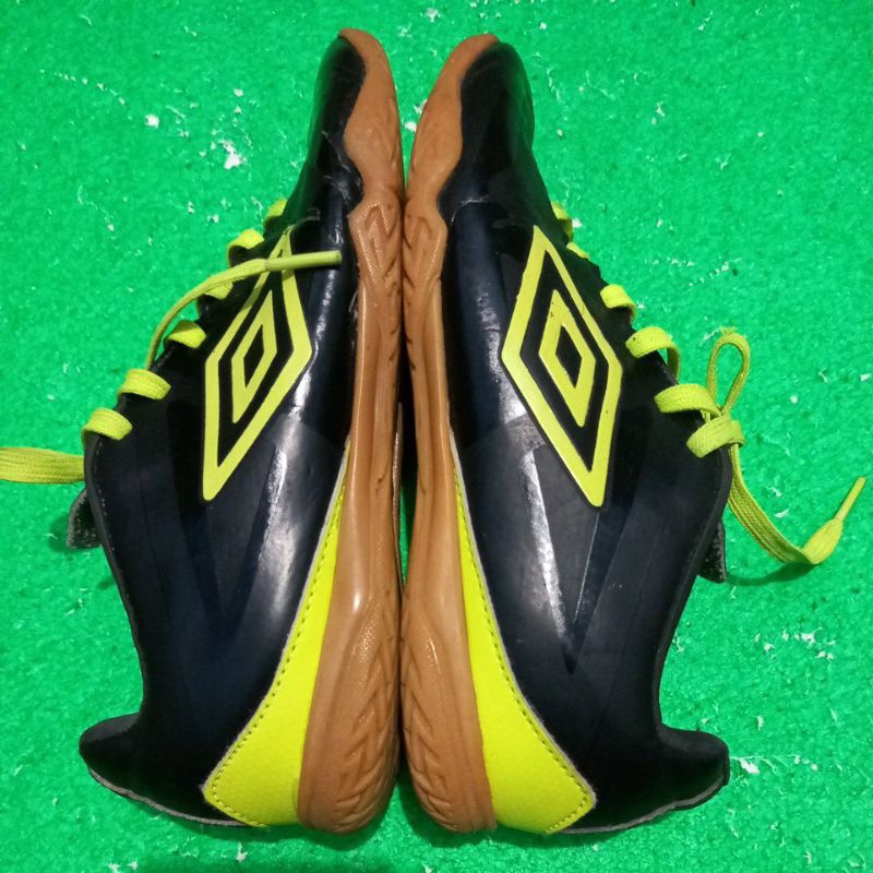 Sepatu futsal bekas Umbro anak-anak