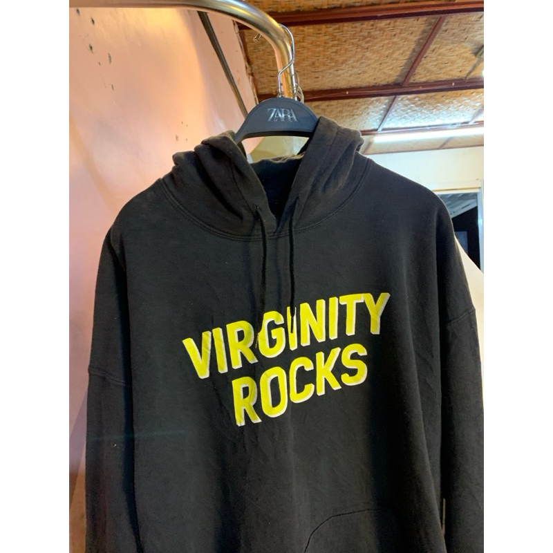 hoodie uniqlo dan H&M