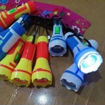 Gantungan senter besar.