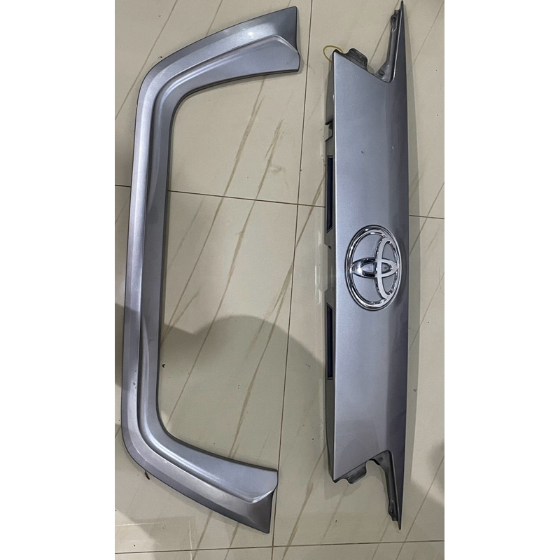 trunk lid dan lisen ornament innova reborn