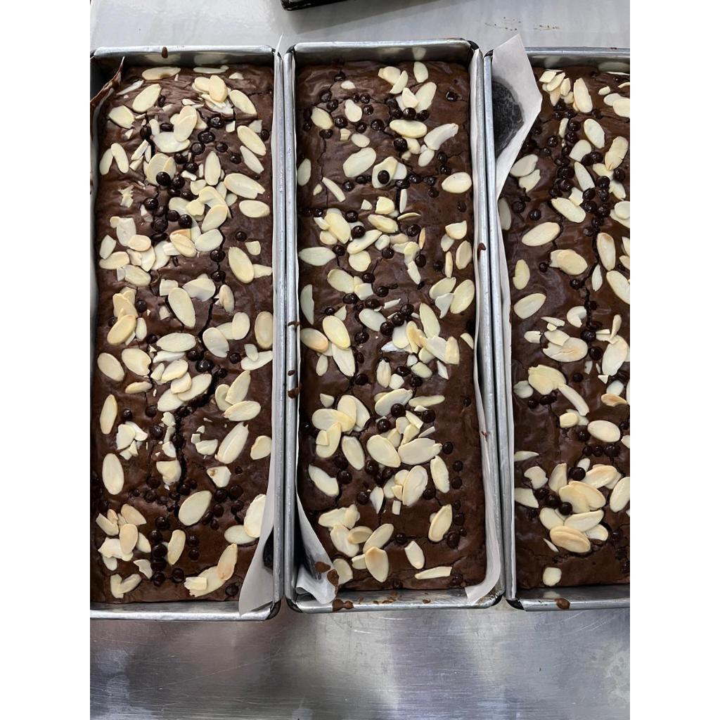 

Brownies Shiny Crust/ Brownies Premium/Brownies Panggang Almond/Brownies Coklat Panggang Home Made