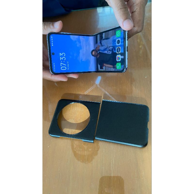 tecno phantom v flip