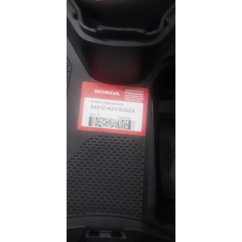 STEP FLOOR HITAM HONDA VARIO 125 ESP K2V 64310-K2V-N30ZA ORIGINAL