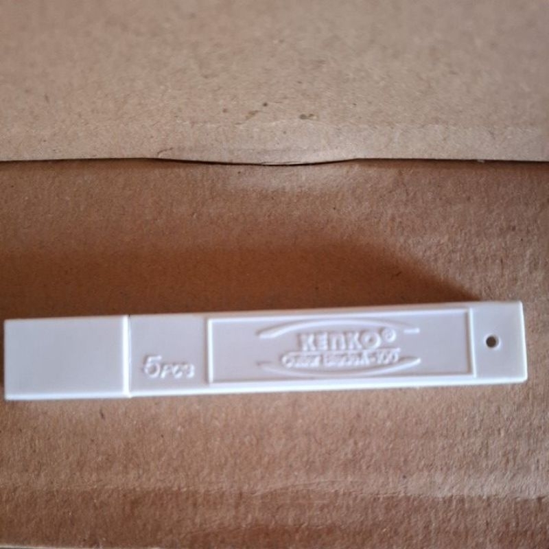 

isi cutter kecil kenko A-100 1tube isi 5pcs
