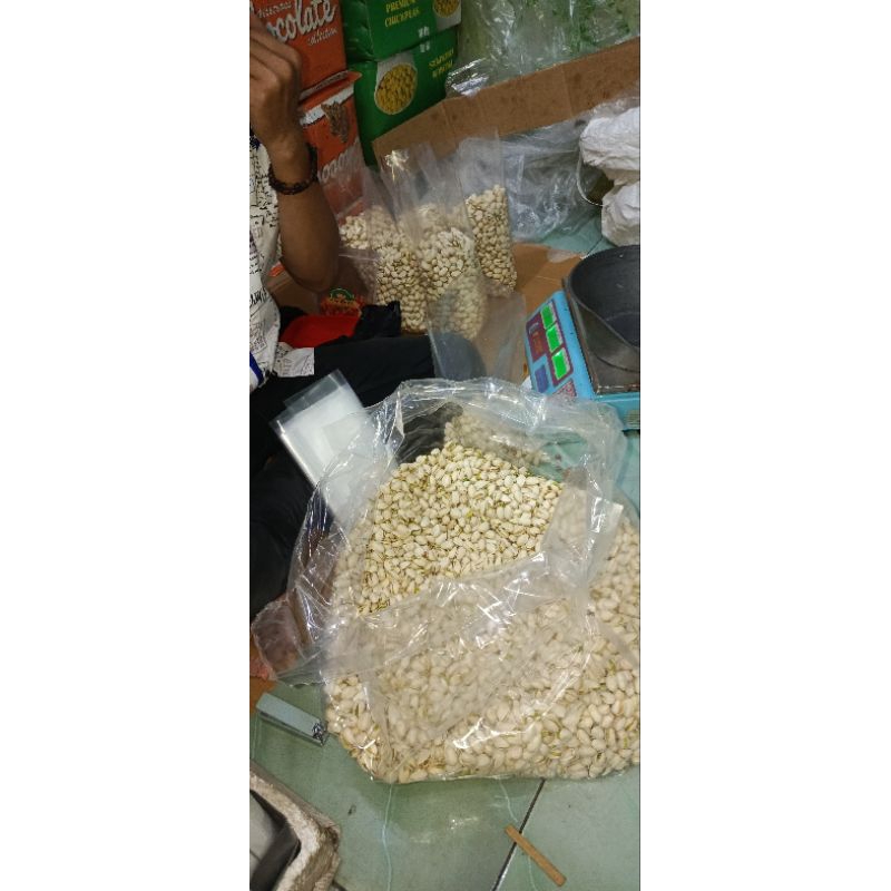 

kacang pistachio