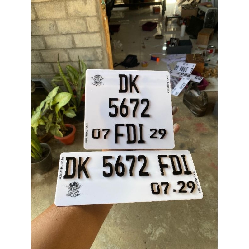 SEPASANG PLAT AKRILIK MODEL VESPA