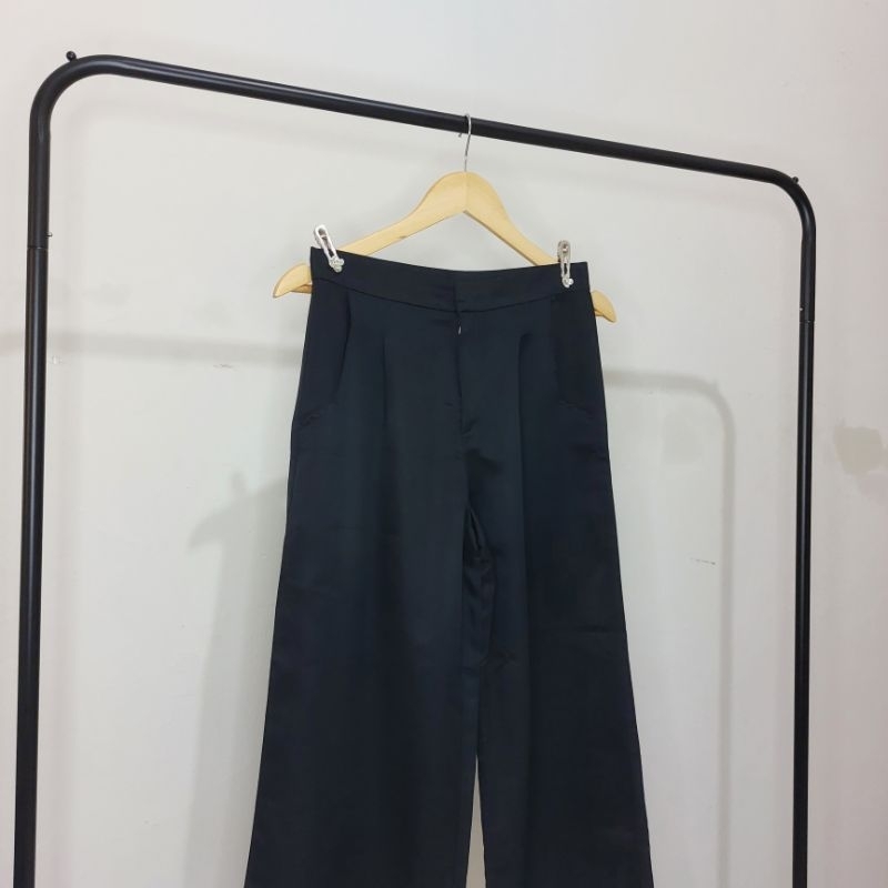 [Preloved] Celana Kain Hitam by Rashawl