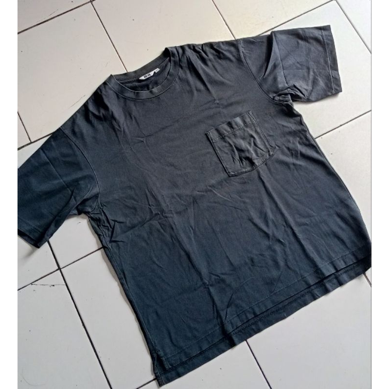 Kaos UNIQLO Pocket