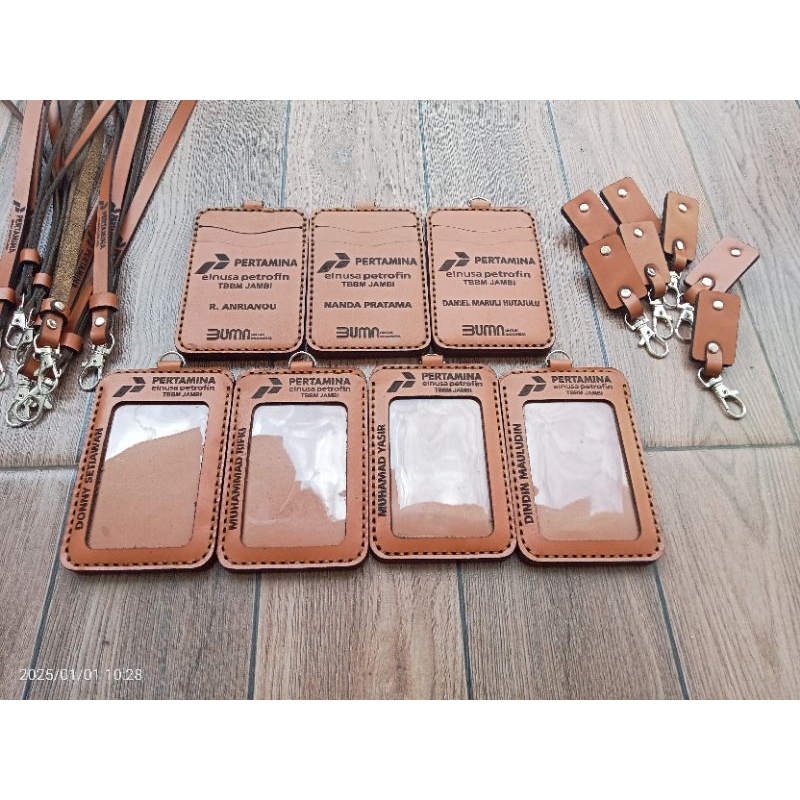

Id Card kulit/ Nametag kulit/ Layard kulit model 4 layer muat 3 slot kartu