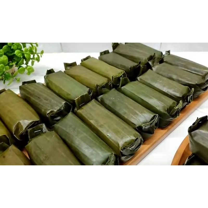 

arem arem / lontong nasi isi ayam