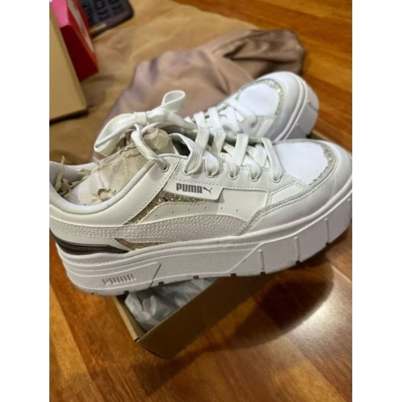 White Shoes Sneakers 100% ori (PRELOVED)