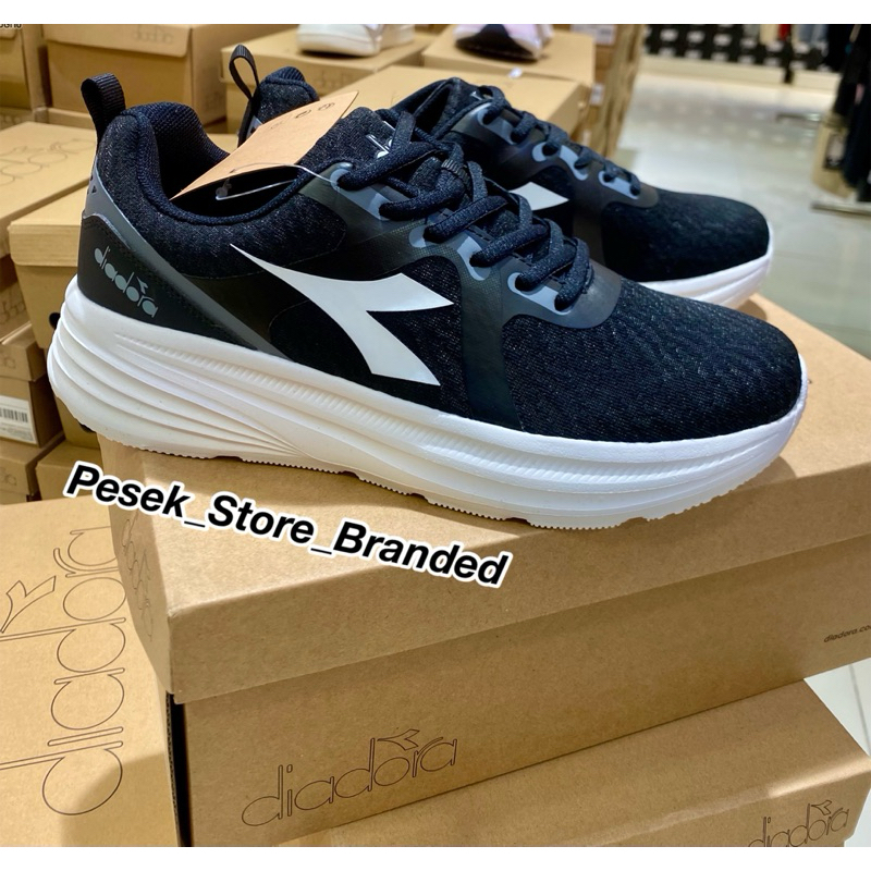 Sepatu Diadora Haikal (M) warna hitam size 40,41 saja original sale