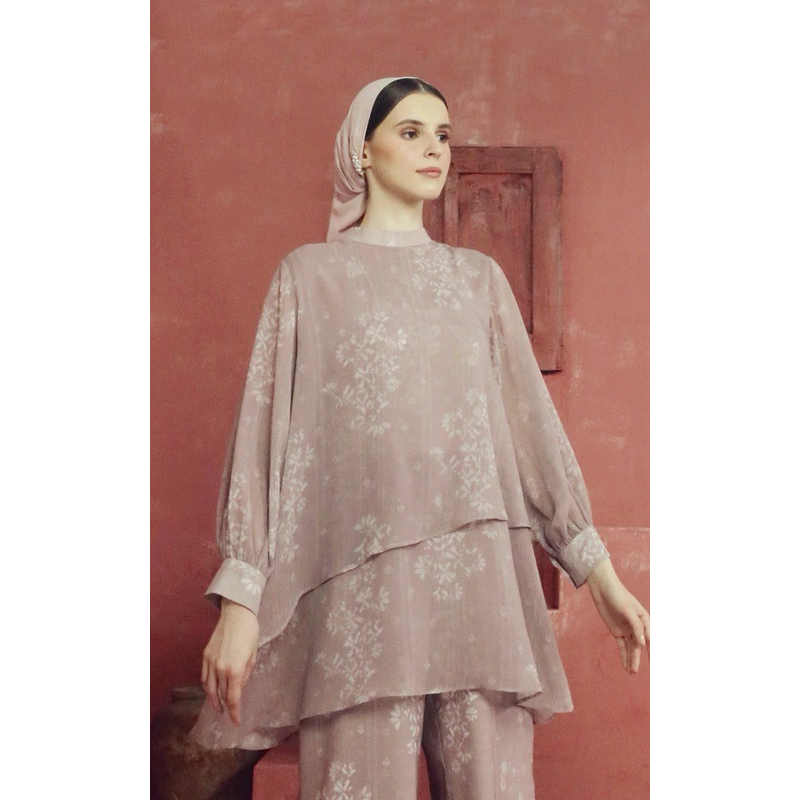 preloved like new (khanum layered set benangjarum x khanaan) dusty pink size M