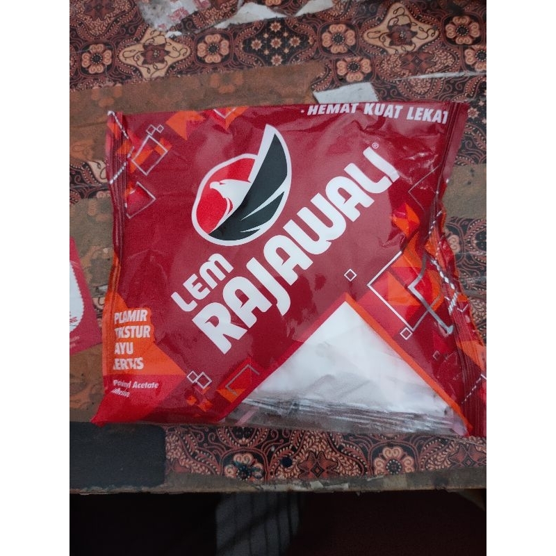 

lem putih rajawali 1 lusin isi 12. 1/5 klo