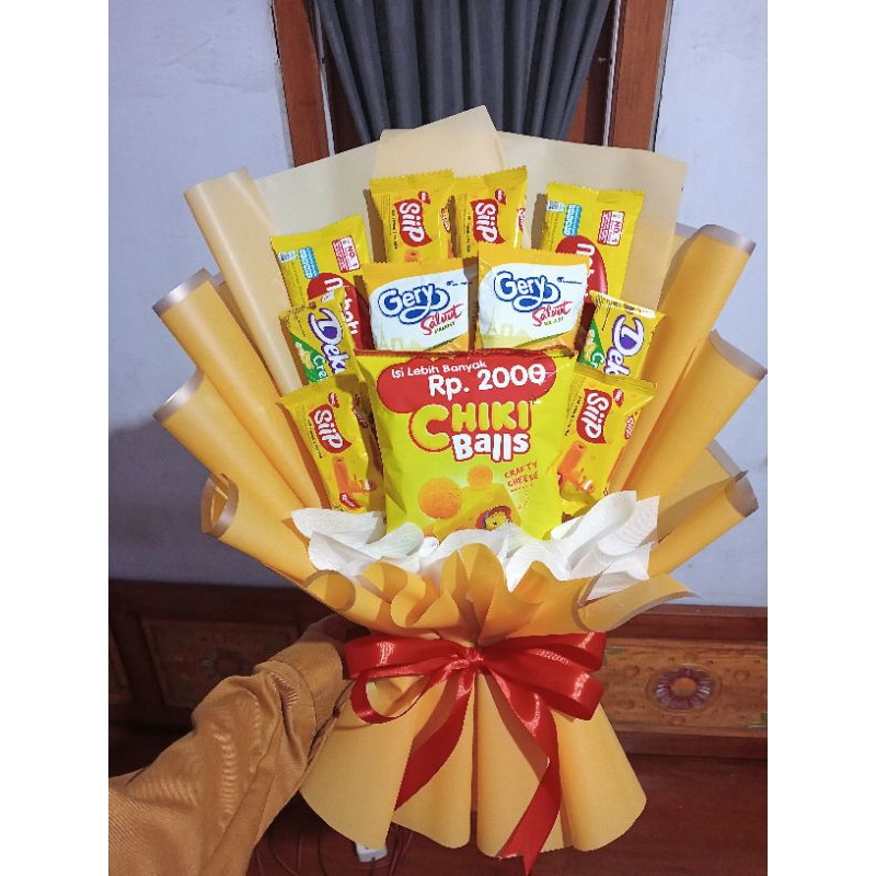 

BUKET MAKANAN BOUQUET SNACK ULTAH HADIAH HAMPERS KADO WISUDA COWOK CEWEK BUKET COKLAT JAJAN MURAH