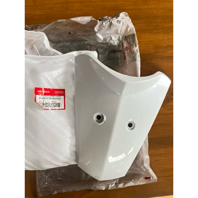 Cover Front Top White Panel Dasi Depan Honda Supra X 125 Lama Putih 64500-KTM-850FMX Ori Honda Genui