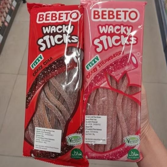 

Bebeto Wacky Sticks per varian permen lunak fizzy Vegan Approved rasa Crazy Cola / Crazy Strawberry 180gr