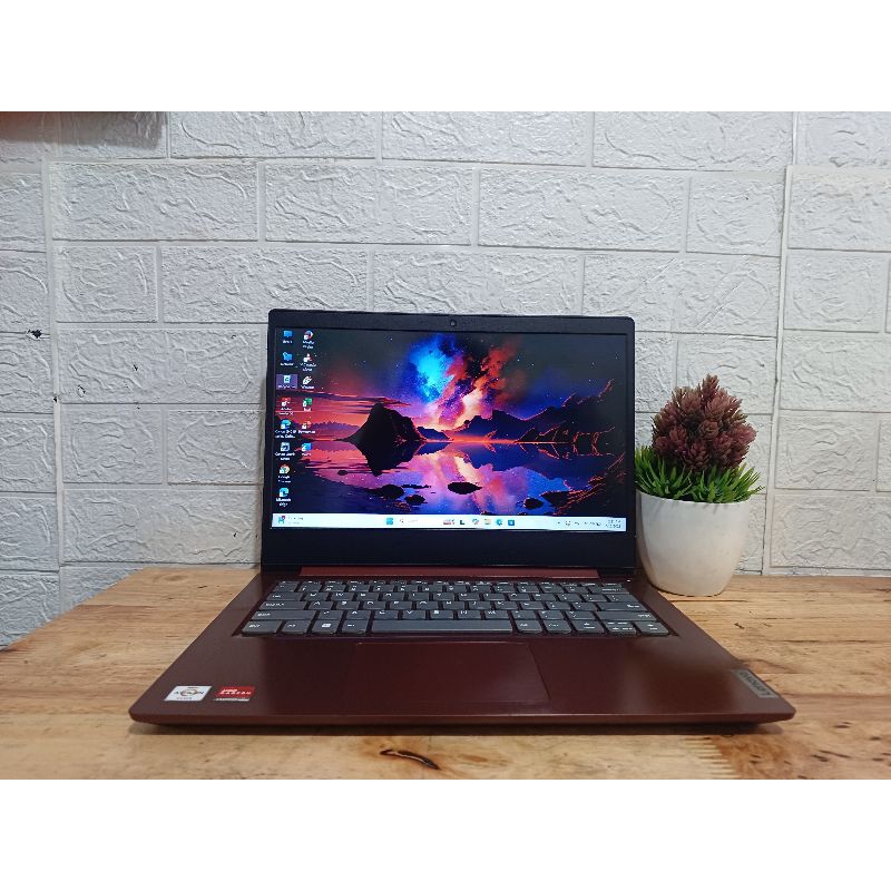 Laptop Lenovo Slim 3,Amd Athlon Silver 3050U,Ram 4Gb,Ssd 256Gb,Mulus siap pakai