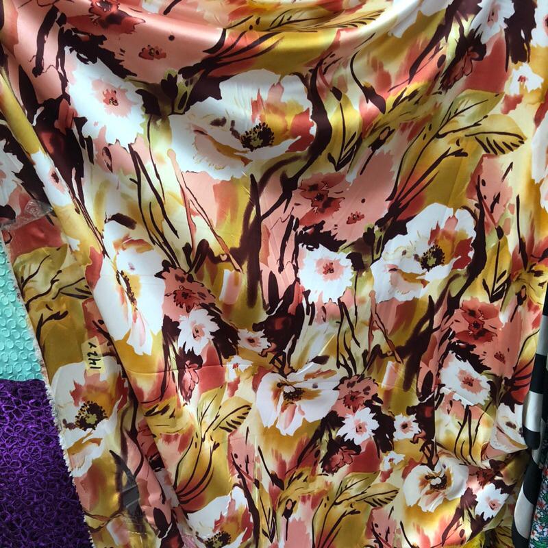 kain satin silk motif - kain satin silk motif bunga - kain satin silk luxury - kain satin silk motif