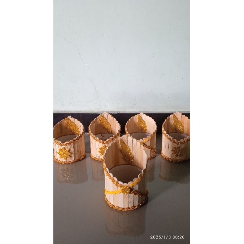 

TEMPAT PENSIL DARI STIK ES KRIM