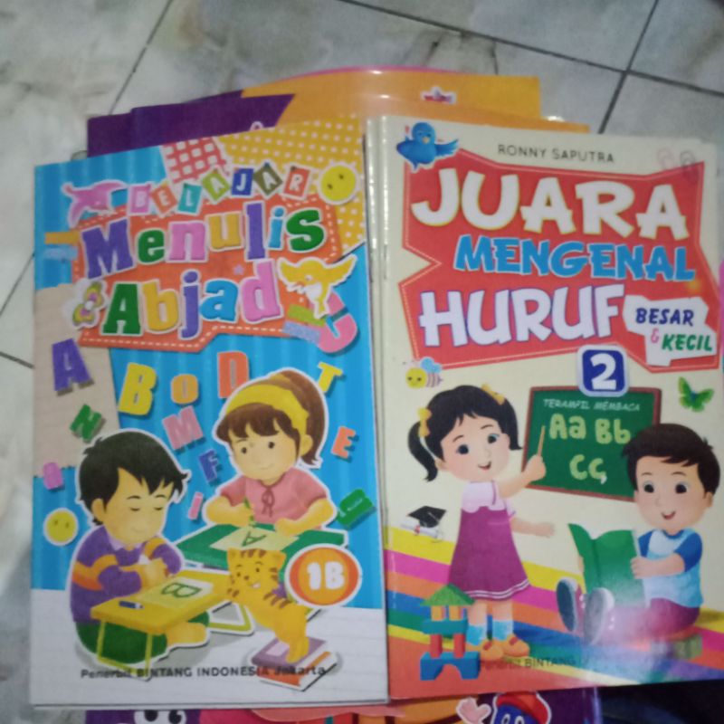 1 paket buku menulis abjad dan buku mengenal huruf Besar dan Kecil