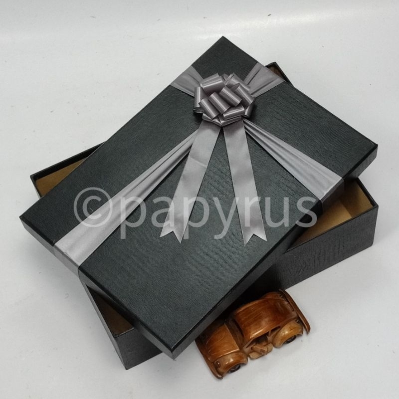 

Papyrus 25x35 tinggi 10cm Kotak Kado Gift Box Hadiah V2