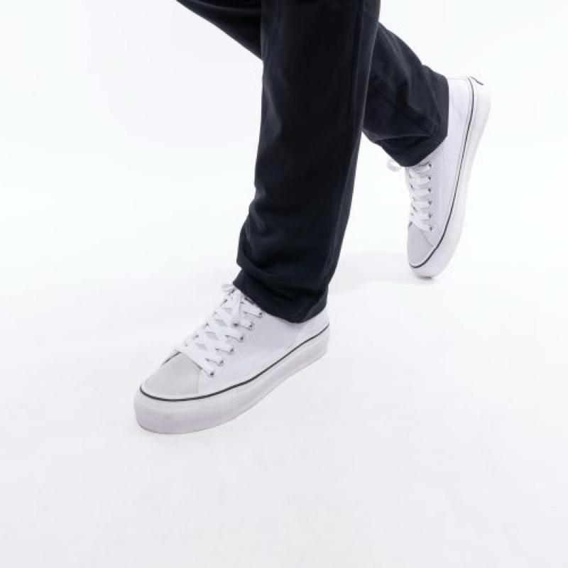 SAVIOR LOW AW MATERNAL DISASTER FOOTWEAR SEPATU SNEAKERS