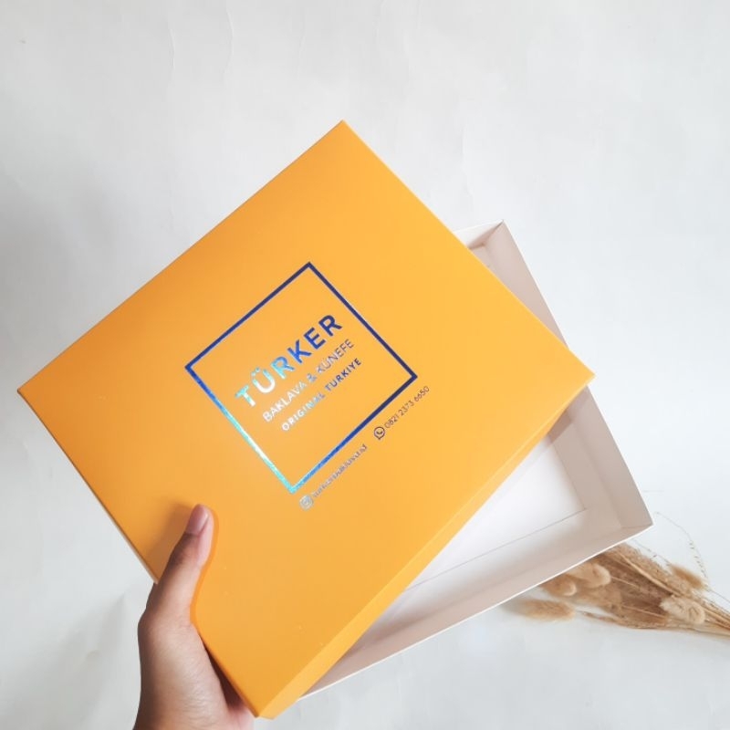 

Custom Logo Hotprint Box Kue ukuran 22x19x3cm Model double wall tutup pisah