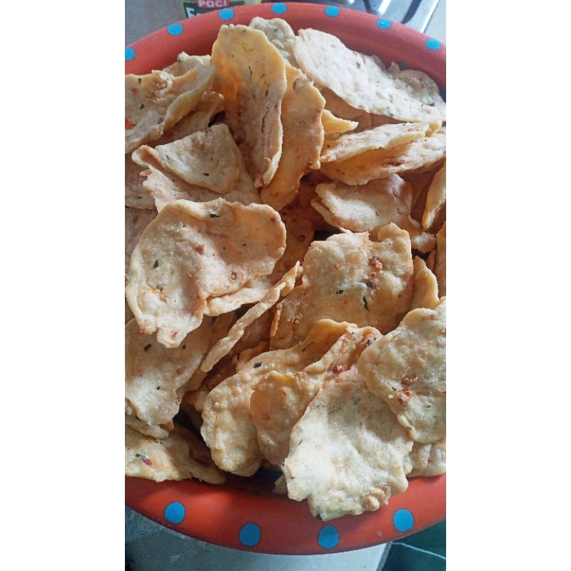 

KUE bawang krispi