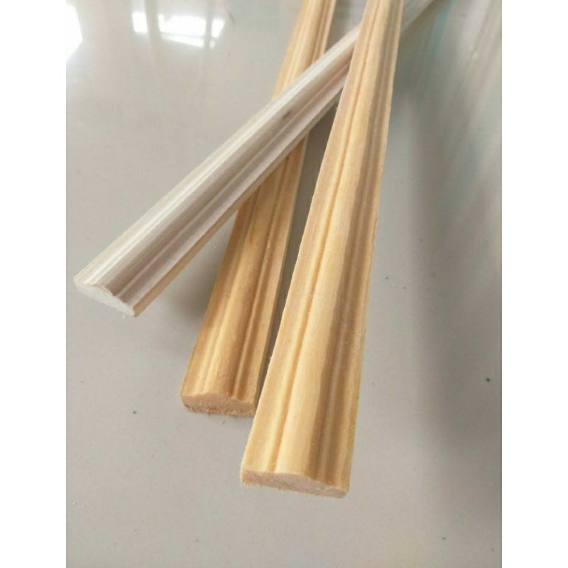 wall moulding kayu panjang 150 cm lebar 2.5 cm .