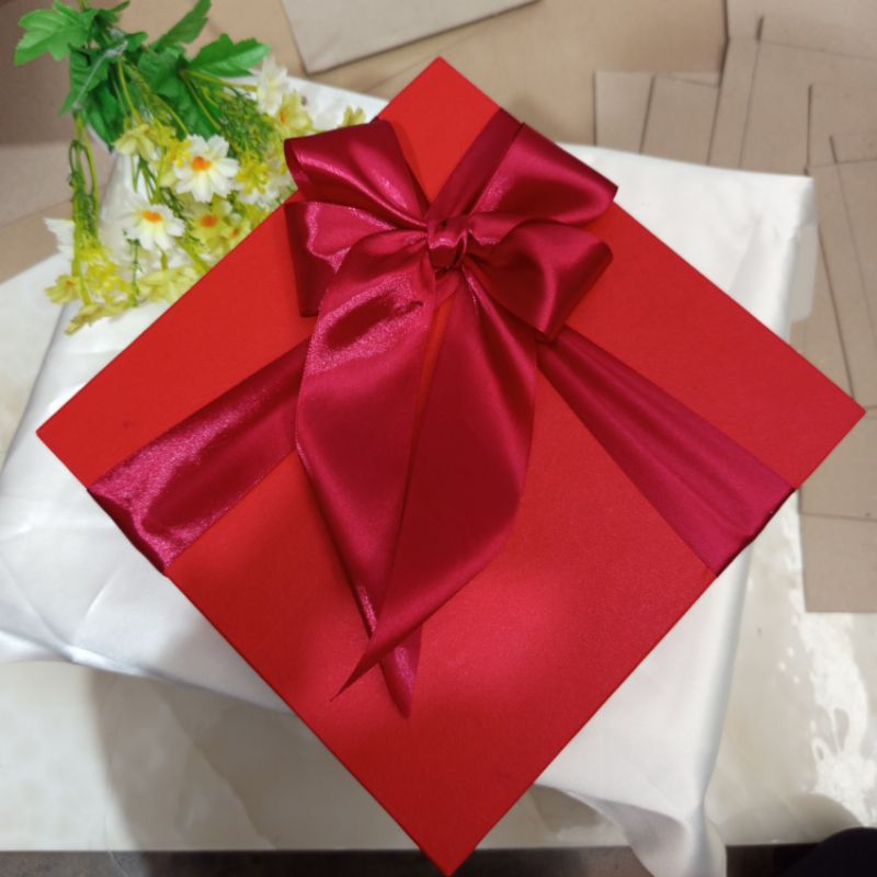 

kotak kado red elegan ukuran 25 X25x10