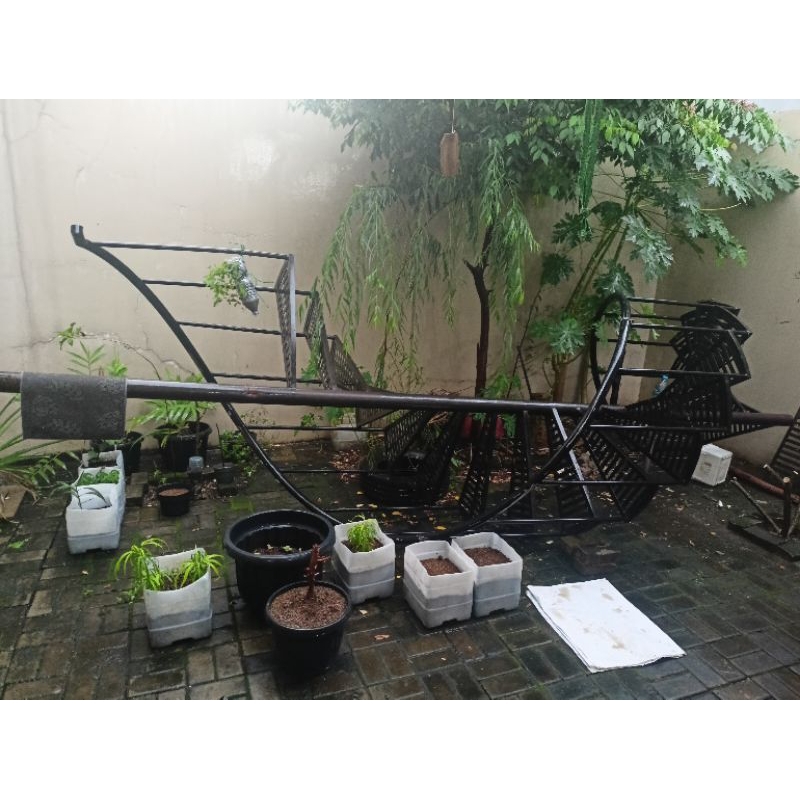 tangga besi spiral putar