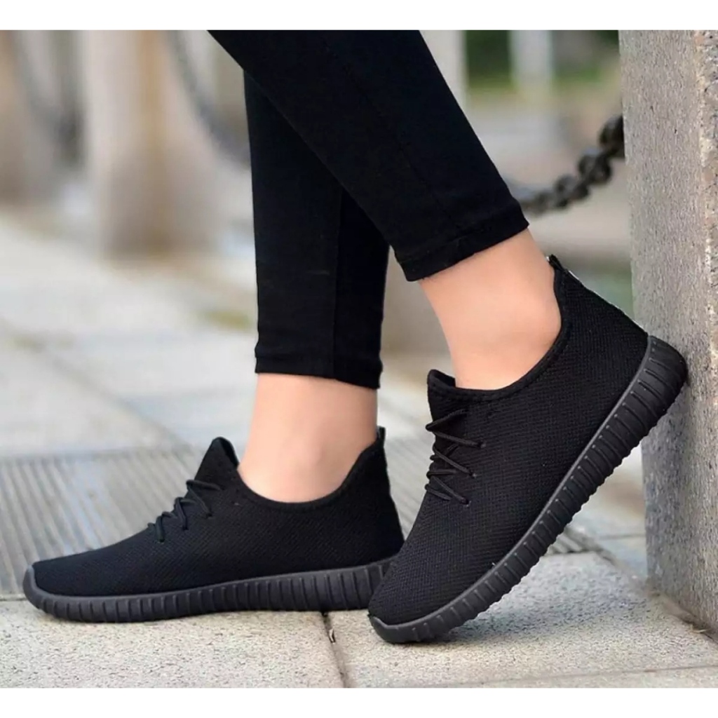 Sepatu Sneakers Sport YZZYY HITAM POLOS