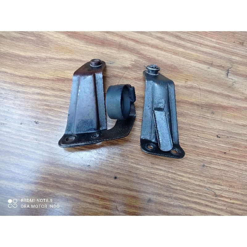 Dudukan sayap Kawasaki Kaze r original/bracket sayap Kawasaki Kaze r original dudukan sayap Kaze r/b