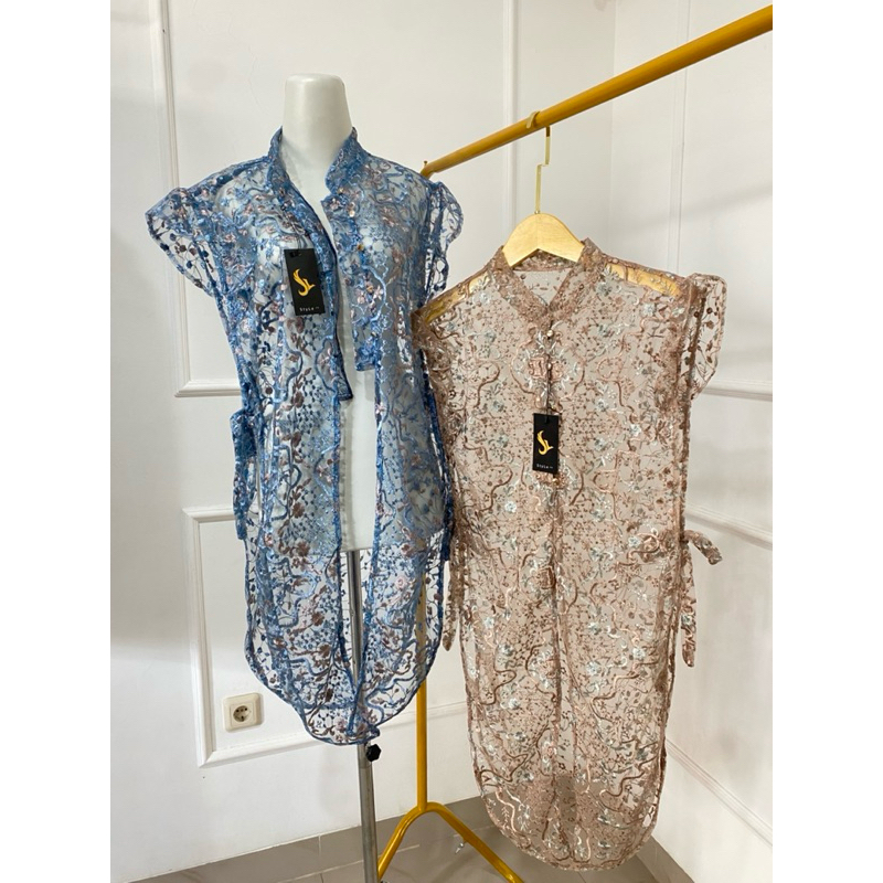 Outer Kebaya Brokat Tile Modern Wanita – Model Vest Elegan Lengan Pendek