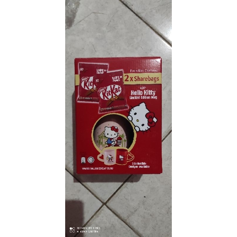 

kitkat dapat mug 2pack coklat kitkat didalamnya