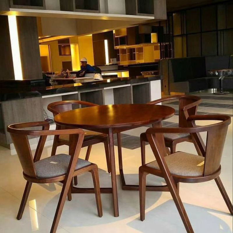 SET MEJA MAKAN BULAT MINIMALIS 4 KURSI