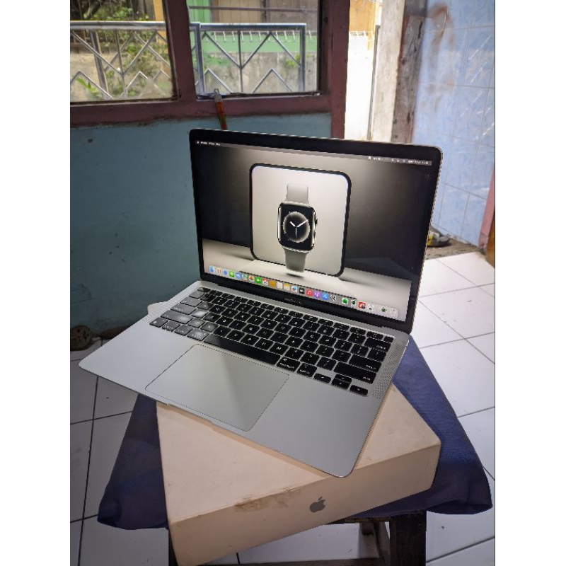 Macbook Air M1 8GB/256GB bekas murah