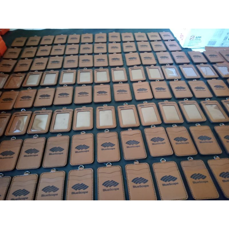 

ID CARD HOLDER KULIT SAPI ASLI MODEL 4 LAPIS MUAT 3 SLOT KARTU
